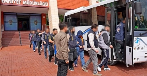 &quot;Büyü Bozacağız&quot; deyip dolandırıcılık yapan 7 şüpheli gözaltına alındı
