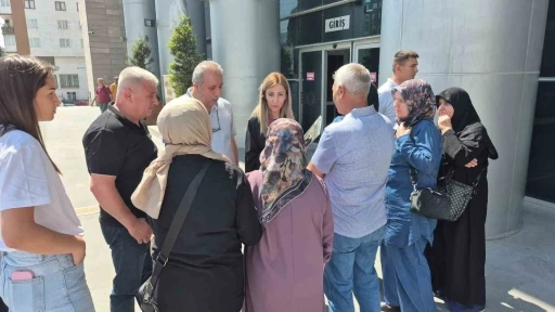 "B&uuml;y&uuml; yaptığını d&uuml;ş&uuml;n&uuml;yordum" diye kendisini savunan cinayet sanığı &rsquo;akli dengesi yerinde&rsquo; &ccedil;ıktı
