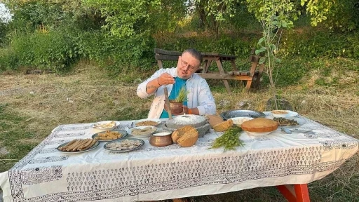 "Buz Adam &Ouml;tzi"nin midesindeki siyezi merak eden &uuml;nl&uuml; şef, Kastamonu&rsquo;da 12 bin yıllık "Hitit buğdayı"nı inceledi
