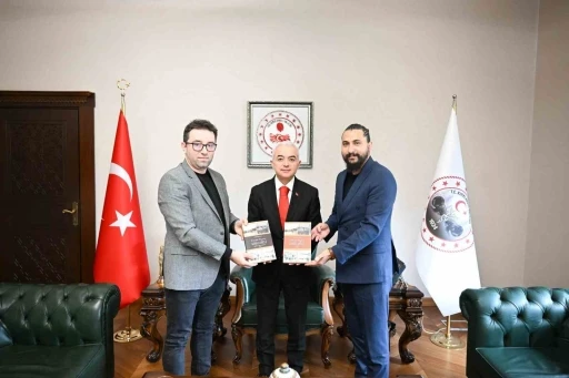 &quot;Dünden Bugüne Kırklareli&quot; eseri Vali Turan’a takdim edildi
