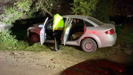 &quot;Dur&quot; ihtarına uymayıp 15 kilometre kaçtı, kaza yapınca yakalandı
