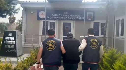 &quot;Eşin kaçakçı&quot; yalanıyla 1 milyon dolandıran şahıs, jandarmanın nefes kesen operasyonuyla yakalandı
