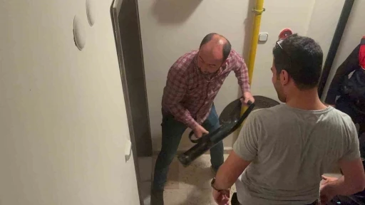 &quot;Eski eşim bıçakladı&quot; diyen kadının kapısı kırıldı, gerçek herkesi şaşırttı
