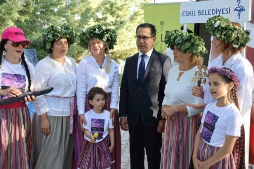 "Eskil Tuz G&ouml;l&uuml; Uluslararası K&uuml;lt&uuml;r Festivali" 25 &uuml;lkenin b&uuml;y&uuml;kel&ccedil;ilerinin katılımıyla başladı
