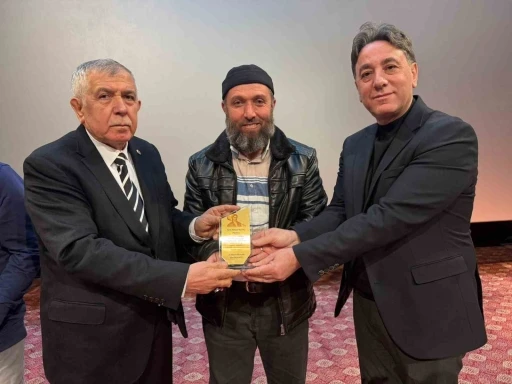 "Evereğin Velisi" filminin &ouml;d&uuml;l t&ouml;reni yapıldı

