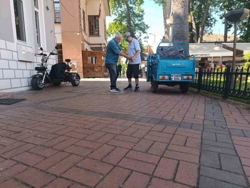 "Her baba evladı i&ccedil;in yaşar" dedirten fedakarlık: &Ouml;mr&uuml;n&uuml; engelli oğluna adadı
