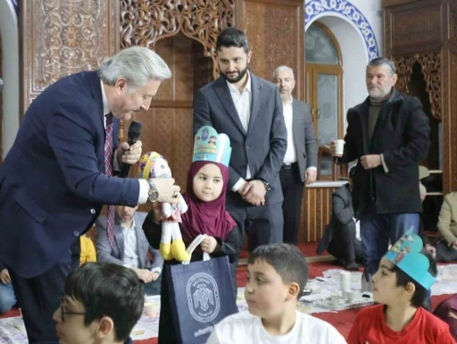 "İlk Orucum İlk İftarım" Programında g&ouml;n&uuml;l sofrası &ccedil;ocukların neşesi ile bereketlendi
