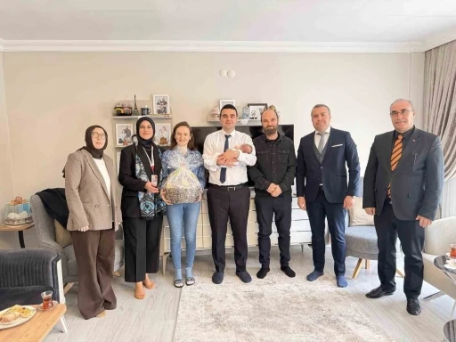 "İyilik Osmaneli&rsquo;nin Kumaşında Var Projesi" kapsamında yeni doğan bebeğe destek
