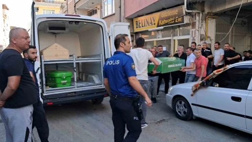 &quot;Kanepeden düştü&quot; denildi, cinayet çıktı: 3 gözaltı
