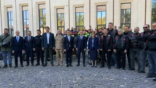 &quot;Kebap dumansız, motor kasksız olmaz&quot; sloganıyla kask farkındalığına dikkat çekildi
