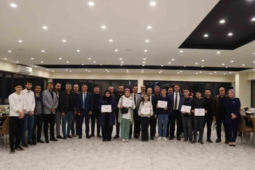 &quot;Kitap Kurdu&quot; öğrencileri ödüllendirdi
