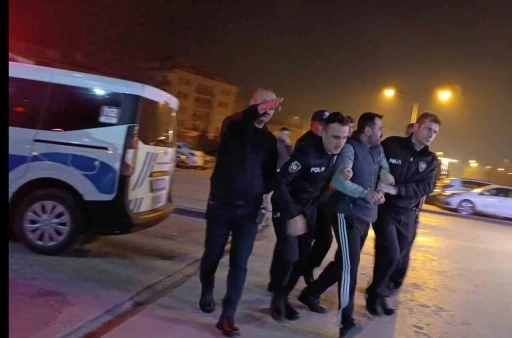 &quot;Mahkeme beraat verdi, ben sizi rahat ettirir miyim&quot; diyerek oğluna çarpan taksicinin ağabeyini vurdu
