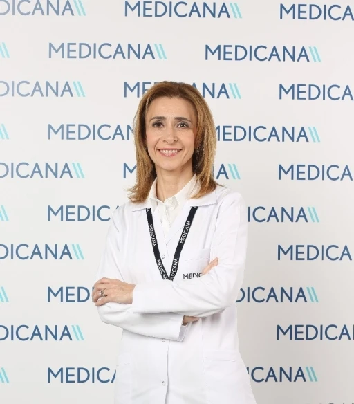 "Makyaj yaparken g&ouml;z sağlığınızdan olmayın"
