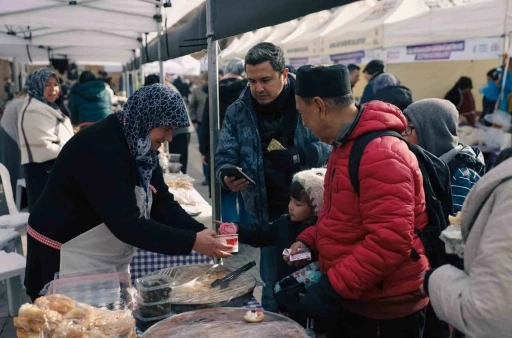 "Meydan Kadınların" dayanışma pazarına b&uuml;y&uuml;k ilgi
