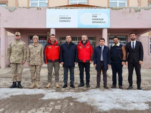 "Minik Eller &Uuml;ş&uuml;mesin" diye yola &ccedil;ıktılar
