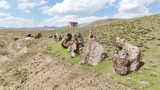 &quot;Nemrut’un develeri&quot; tahrip oluyor
