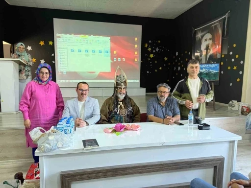 &quot;Okuyarak İnsan, Gezerek Samsun&quot; projesi yazar-okur buluşması
