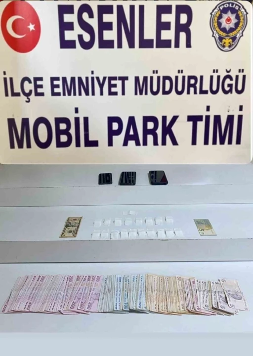 &quot;Papatya yaprağı&quot; şifresiyle uyuşturucu satan çiğ köfteciye baskın
