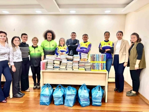 &quot;Pedalla Kitap Götürüyoruz&quot; kampanyasına destek
