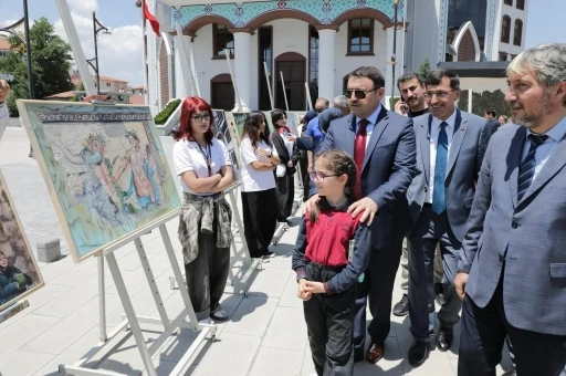 &quot;Sesin ve Rengin Yolculuğu&quot; Resim Sergisi valilik önünde açıldı
