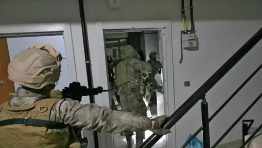 "Silahlı &ouml;rg&uuml;t" ve "Nitelikli yağma" operasyonu: 22 ş&uuml;pheli yakalandı
