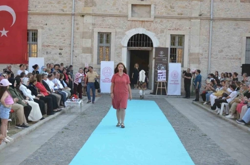 "Sinop Kırmızısı" defilesine b&uuml;y&uuml;k ilgi
