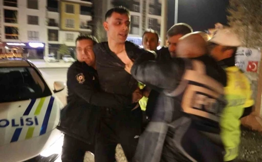 &quot;Türk polisinden kaçılmaz&quot; demişti, 3’üncü kez yakalandı... Kovalamaca ve yakalama anı kamerada
