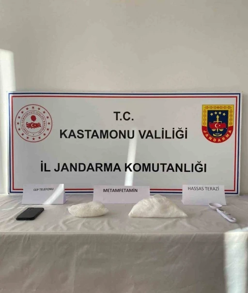 "Uyuşturucu ticareti" su&ccedil;undan tutuklu yargılanan sanıktan ilgin&ccedil; savunma: "Saflığımdan yararlandılar"

