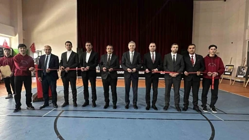 "Vakti Kuşanmak" il sergisi Y&uuml;ksekova&rsquo;da d&uuml;zenlendi
