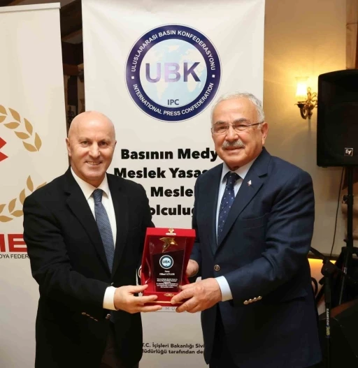 "Yılın Vizyoner Devlet Adamı ve Yerel Y&ouml;netici Onur &Ouml;d&uuml;l&uuml;" Başkan G&uuml;ler&rsquo;in
