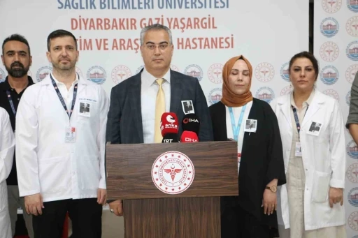 &quot;Yüzyılın En İyi Beyin Cerrahı&quot; seçilen Prof. Dr. Gazi Yaşargil, Diyarbakır’da anıldı
