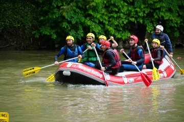 Rafting ile stres attılar
