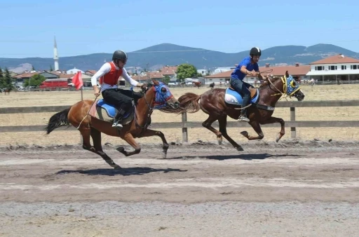 Rahvan at yarışı nefesleri kesti
