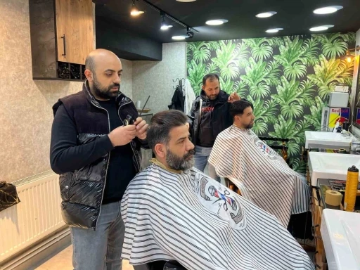 Ramazan Bayramı’nın yaklaşmasıyla kuaförlerin işi yoğunlaştı
