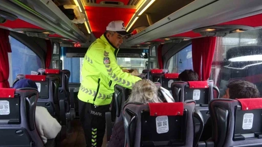 Ramazan Bayramı &ouml;ncesi otob&uuml;s terminalinde trafik denetimi
