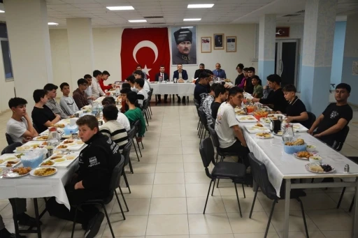 Ramazan’ın bereketi öğrencilere paylaşıldı
