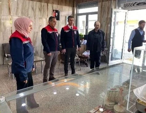 Ramazan sofraları i&ccedil;in g&uuml;venli gıda denetimi Ko&ccedil;arlı ile devam etti
