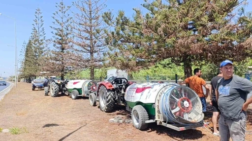 Refüjde kurumaya başlayan ağaç ve bitkiler için mahalleli su tankerleriyle seferber oldu
