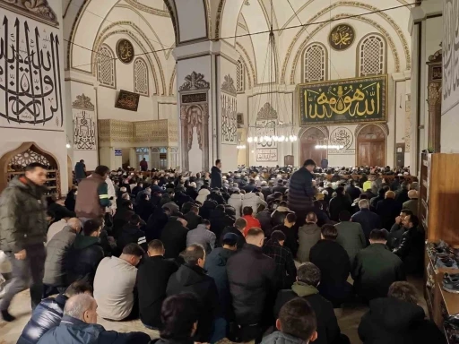 Regaip Kandili&rsquo;nde Bursalılar Ulu Cami&rsquo;de buluştu
