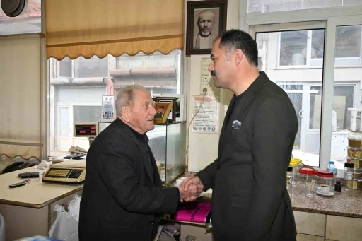 Regaip Kandili&rsquo;nde, Demirci&rsquo;de ustalara vefa ziyareti
