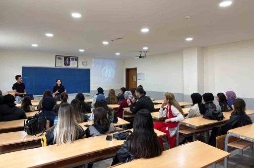 Reklamcılıkta analitik düşünmenin önemi SUBÜ’de konuşuldu
