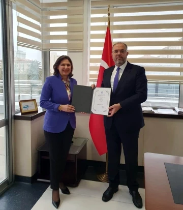 Rektör Afyoncu “Ekonomik İşbirliği Teşkilatı&quot; tarafından ödüle layık görüldü
