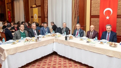 Rekt&ouml;r Akpolat, T&Ouml;TM personeliyle iftar yemeğinde bir araya geldi
