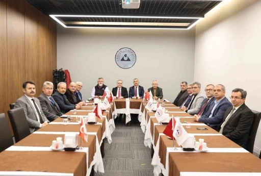 Rekt&ouml;r Altun&rsquo;dan KAYSO y&ouml;netimine &rsquo;bilgilendirme toplantısı&rsquo;
