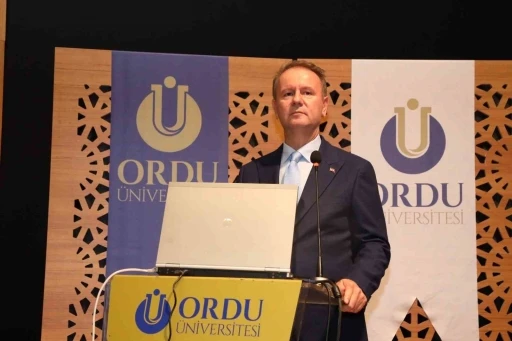 Rekt&ouml;r Baş: "Hemşirelik artık yapay zeka ve dijital sağlık sistemleriyle bilimsel bir arenaya d&ouml;n&uuml;şt&uuml;"
