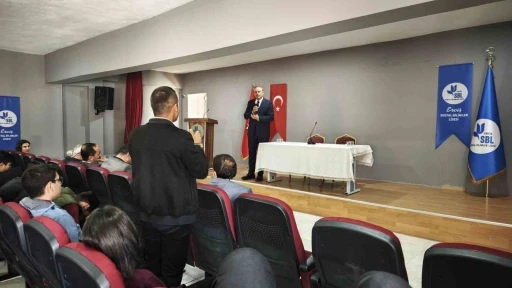 Rekt&ouml;r Elmastaş&rsquo;tan Ercişli &ouml;ğrencilerle kariyer planlaması s&ouml;yleşisi
