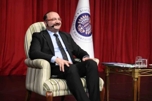 Rekt&ouml;r Hacım&uuml;ft&uuml;oğlu, geleceğin hekimleriyle bir araya geldi

