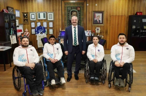 Rekt&ouml;r Hacım&uuml;ft&uuml;oğlu, Milli takıma se&ccedil;ilen &ouml;zel sporcuları misafir etti
