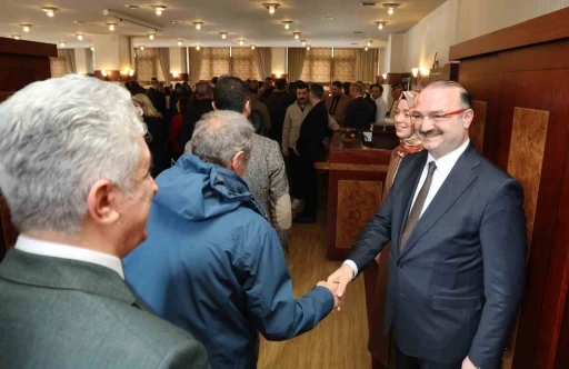 Rekt&ouml;r Hacım&uuml;ft&uuml;oğlu, &Uuml;niversite ailesiyle bayramlaştı
