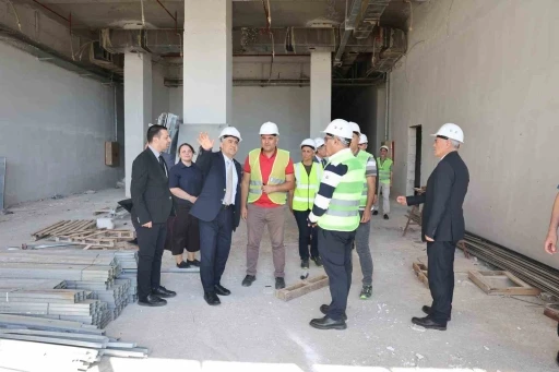 Rekt&ouml;r Kent, Diş Hekimliği Fak&uuml;ltesi hastahane binası inşaatında incelemelerde bulundu
